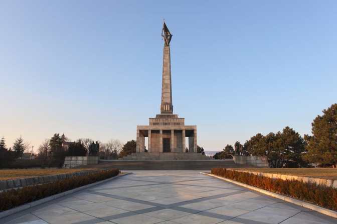 1391524607_bigstock-Slavin--Memorial-Monument-And-43577602
